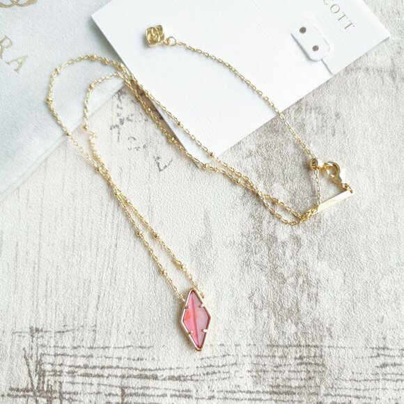 Kendra Scott Kinsley Raspberry Illusion Short Pendant Necklace in Gold - Picture 3 of 4
